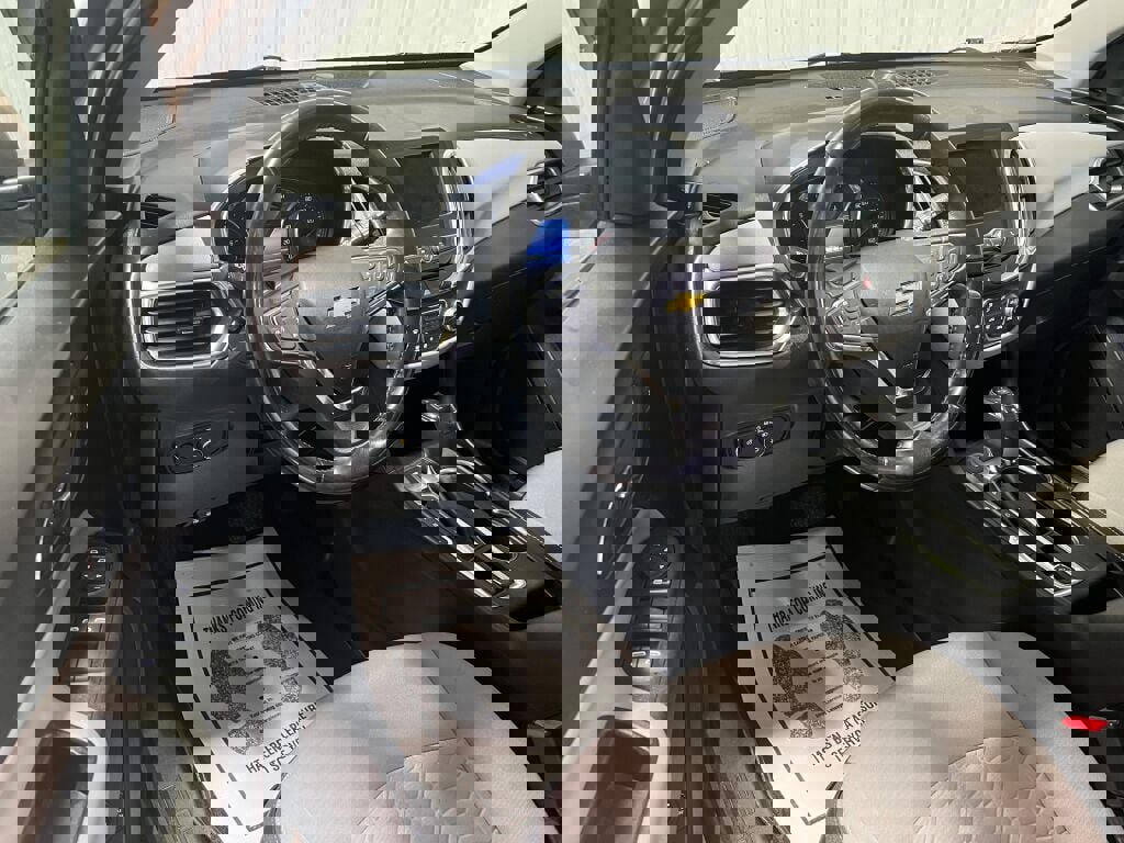 Used 2019 Chevrolet Equinox LT image 2