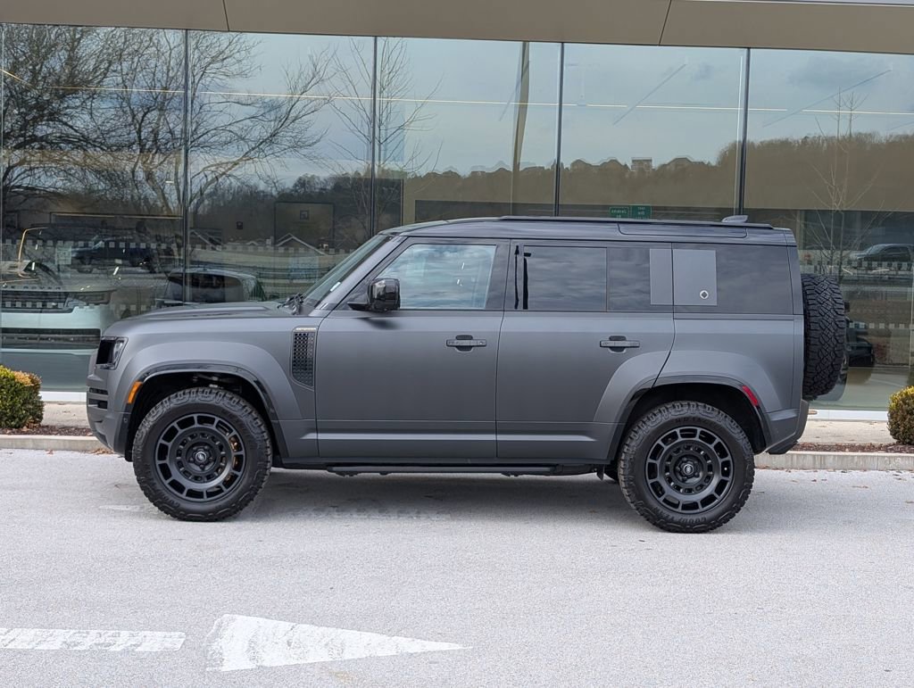 Certified 2025 Land Rover Defender 110 image 3