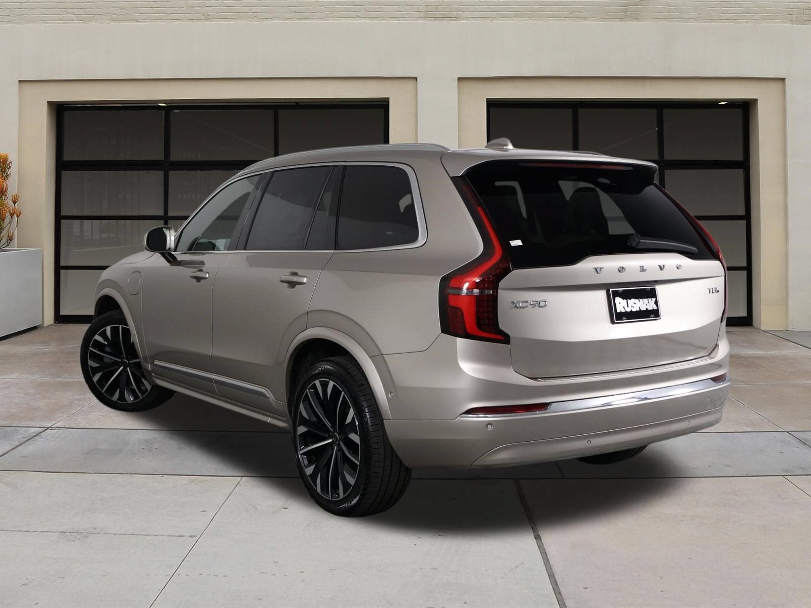 New 2026 Volvo XC90 T8 Plus w/ Protection Package Premier AWD/4WD image 3