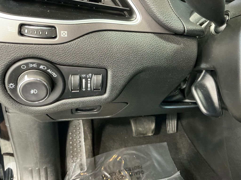 Used 2021 Jeep Cherokee Latitude Lux image 40