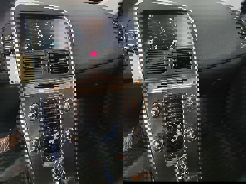 Used 2015 Volvo XC60 T5 Premier w/ Proximity Package image 24