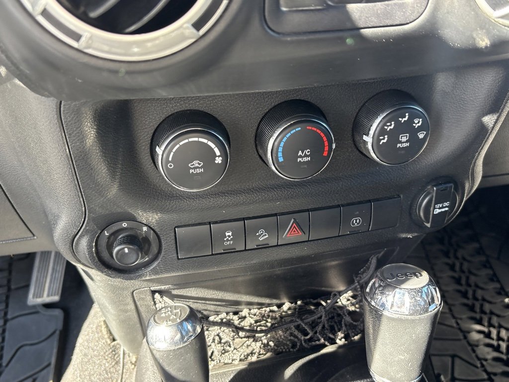 Used 2014 Jeep Wrangler Unlimited Sahara w/ Connectivity Group image 20