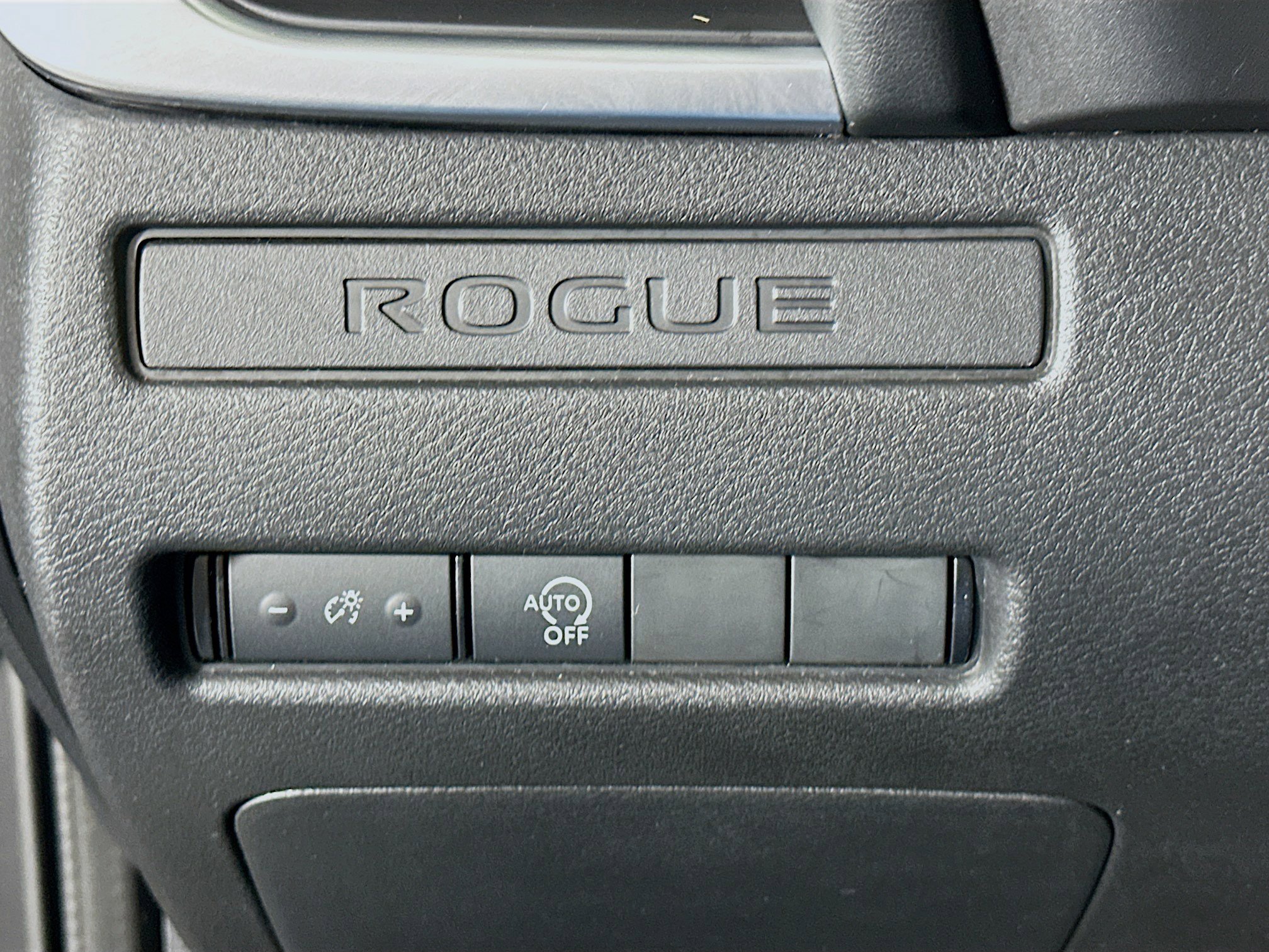 Used 2023 Nissan Rogue S image 17