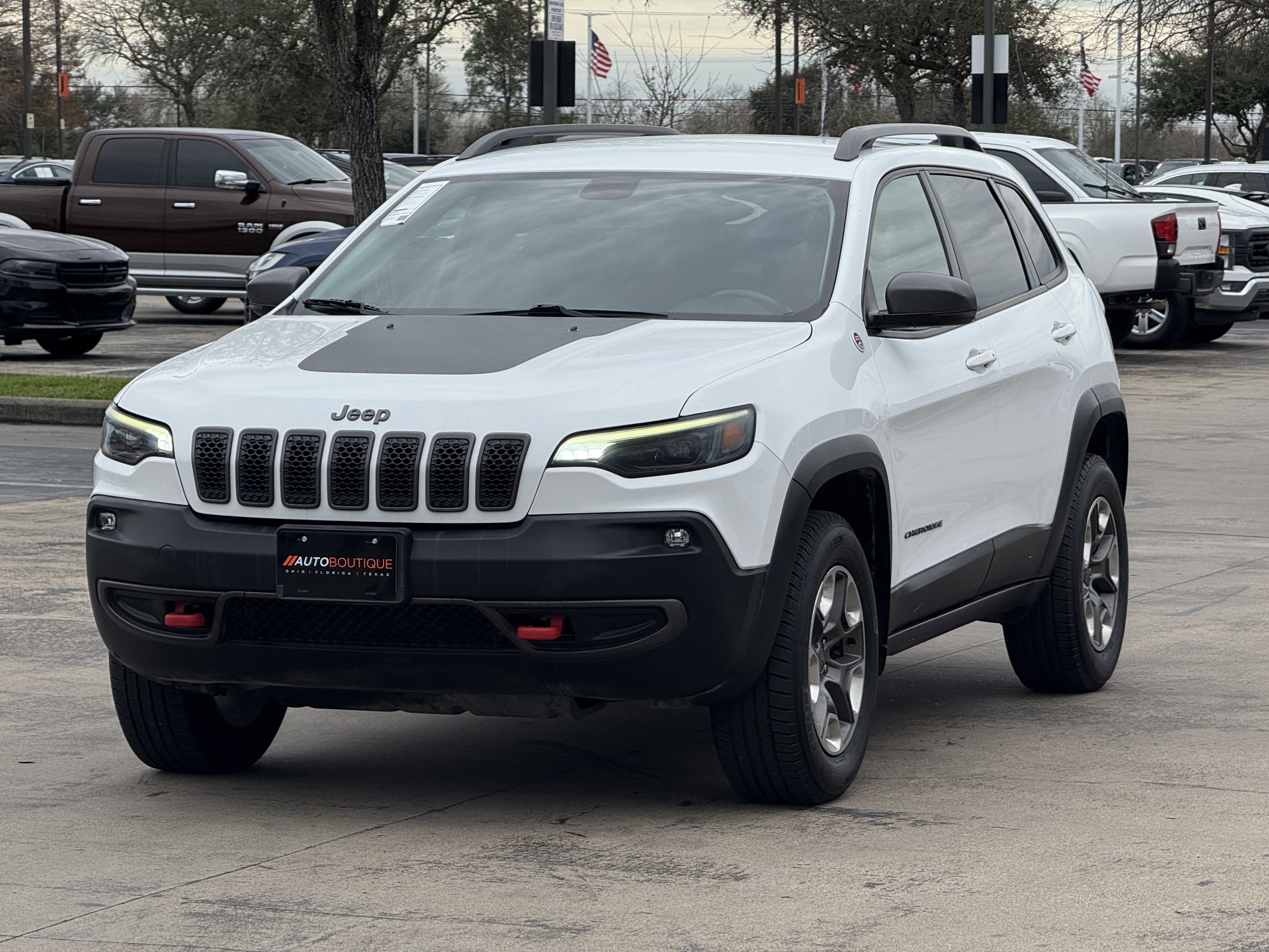 Used 2019 Jeep Cherokee Trailhawk w/ Cold Weather Group image 5