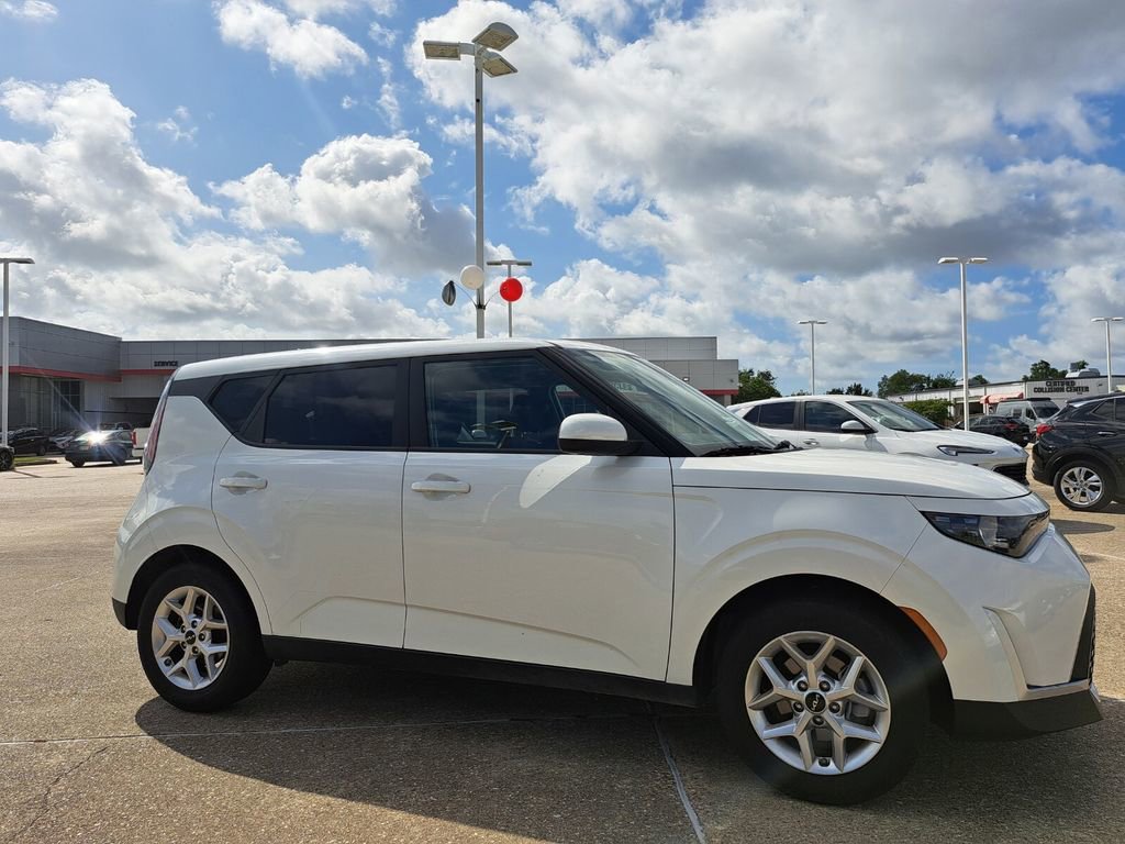 Used 2025 Kia Soul LX w/ LX Technology Package image 3
