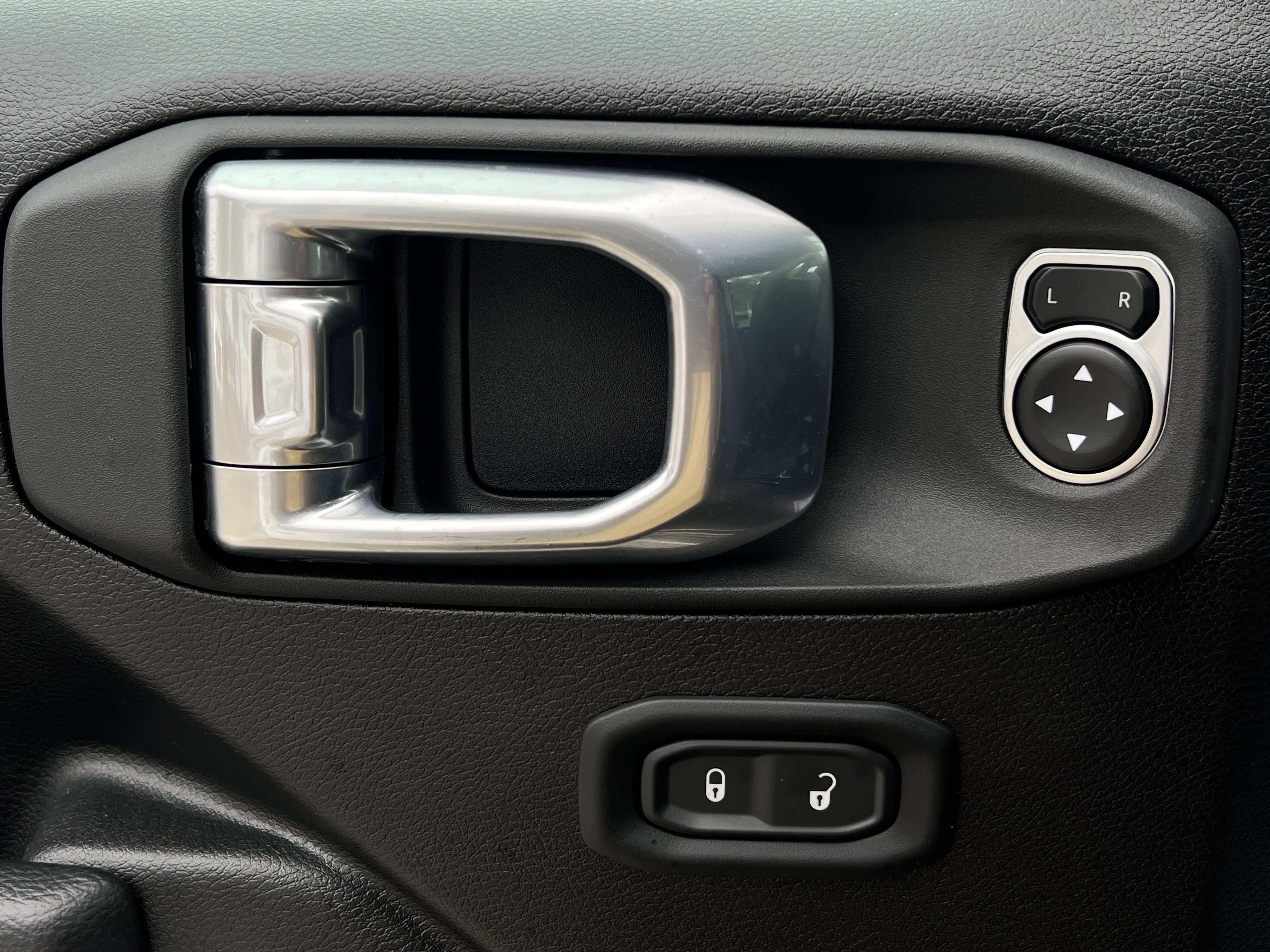 Used 2024 Jeep Gladiator Sport image 25