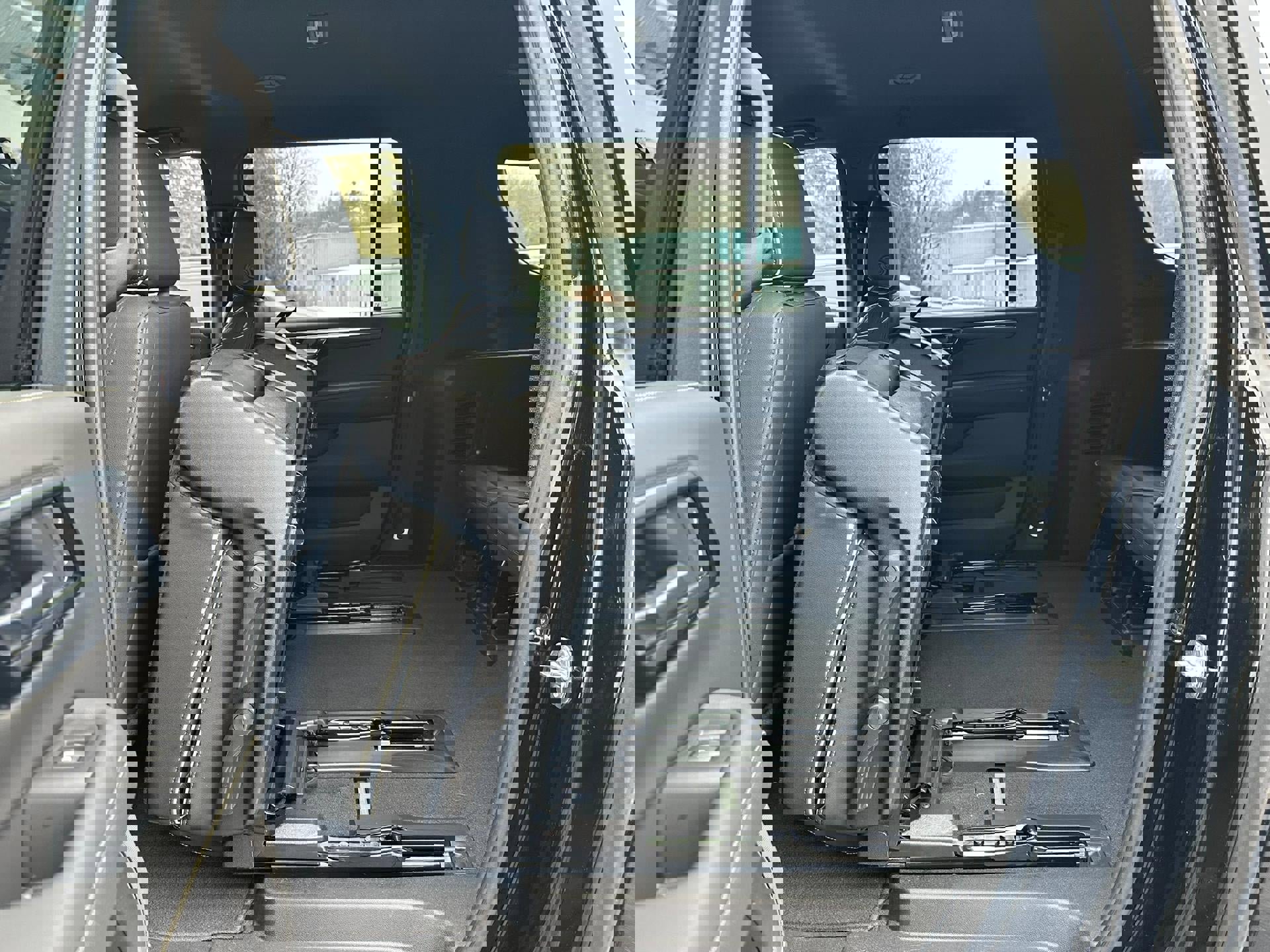 Certified 2025 Chevrolet Suburban Premier image 46