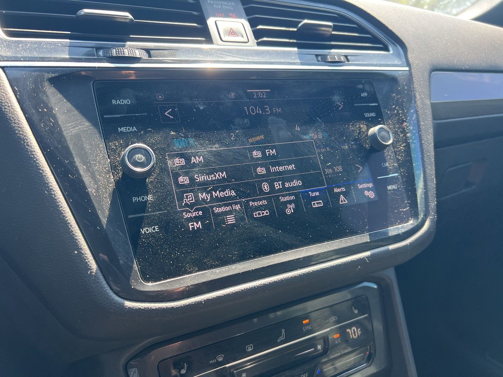 Used 2022 Volkswagen Tiguan SE R-Line image 8