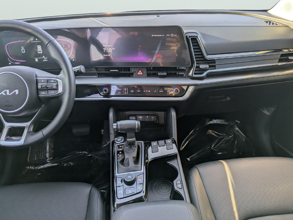 Used 2025 Kia Sportage EX FWD image 13