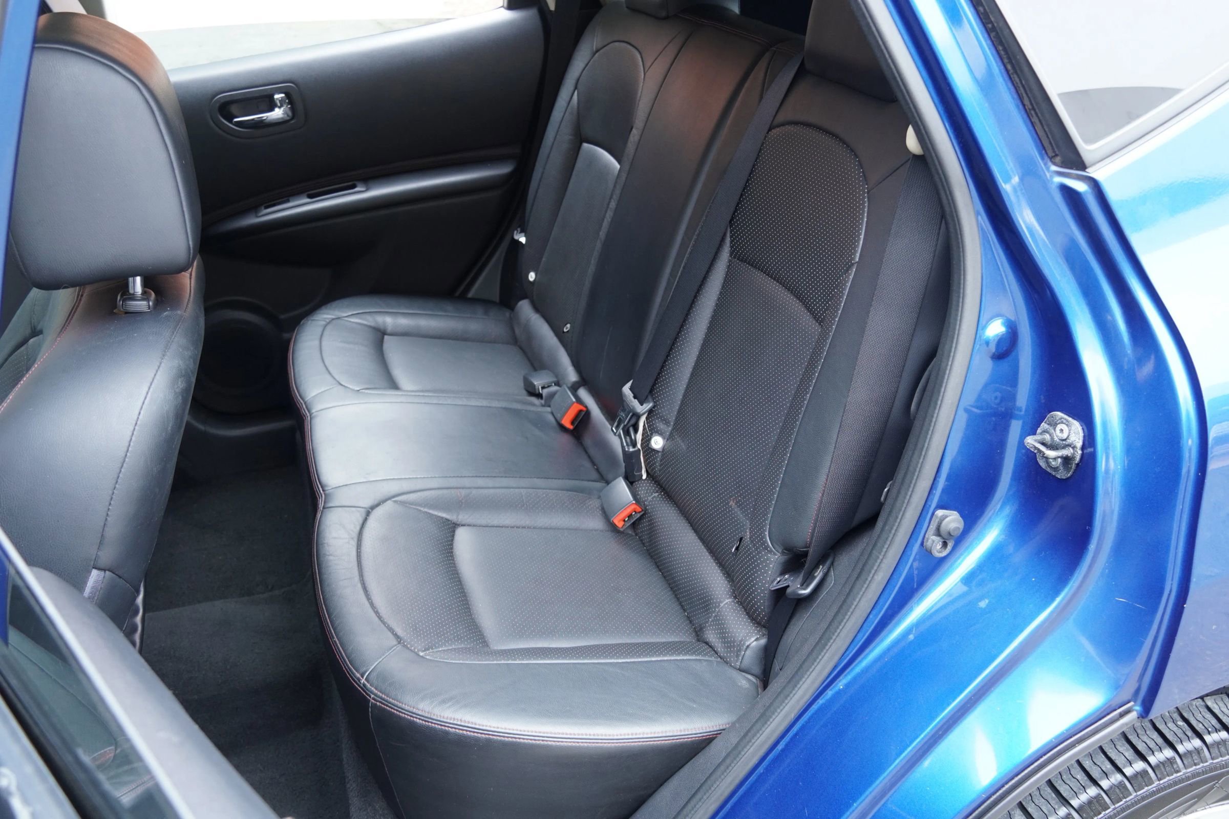 Used 2011 Nissan Rogue SV w/ SL Pkg image 9