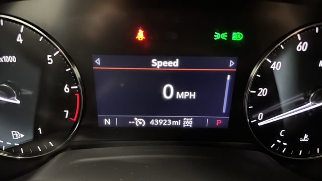 Used 2023 Buick Envision Preferred image 11