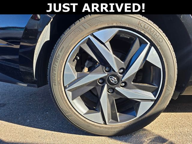 Used 2023 Hyundai Elantra SEL w/ Convenience Package FWD image 4