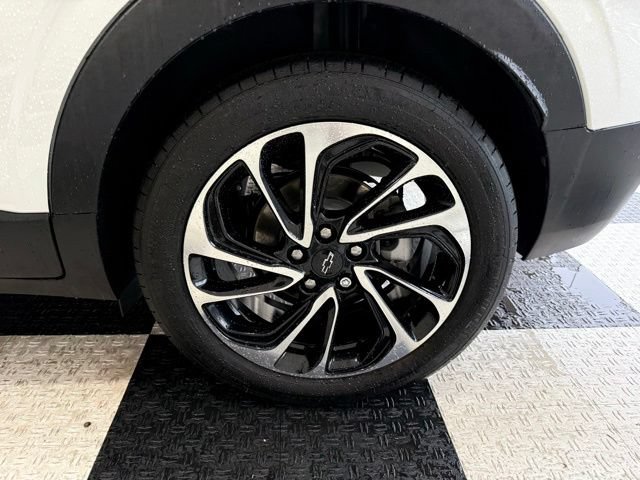 Used 2023 Chevrolet Bolt EUV Premier w/ Sun & Sound Package FWD image 10