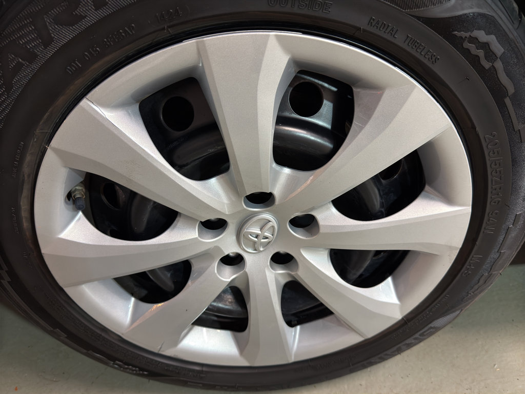 Used 2023 Toyota Corolla LE image 33