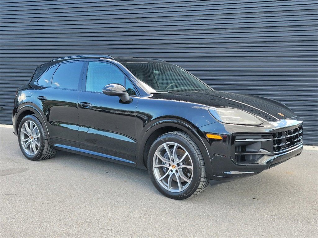 Certified 2025 Porsche Cayenne image 2