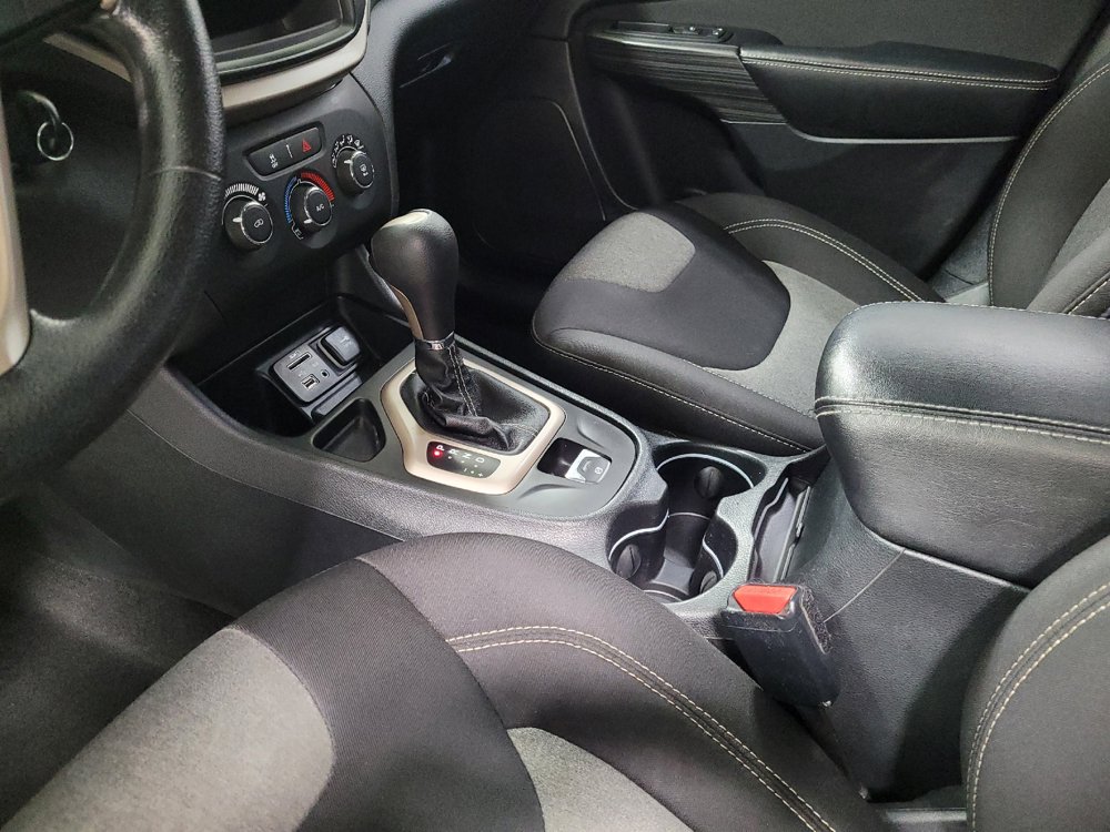 Used 2015 Jeep Cherokee Sport FWD image 26