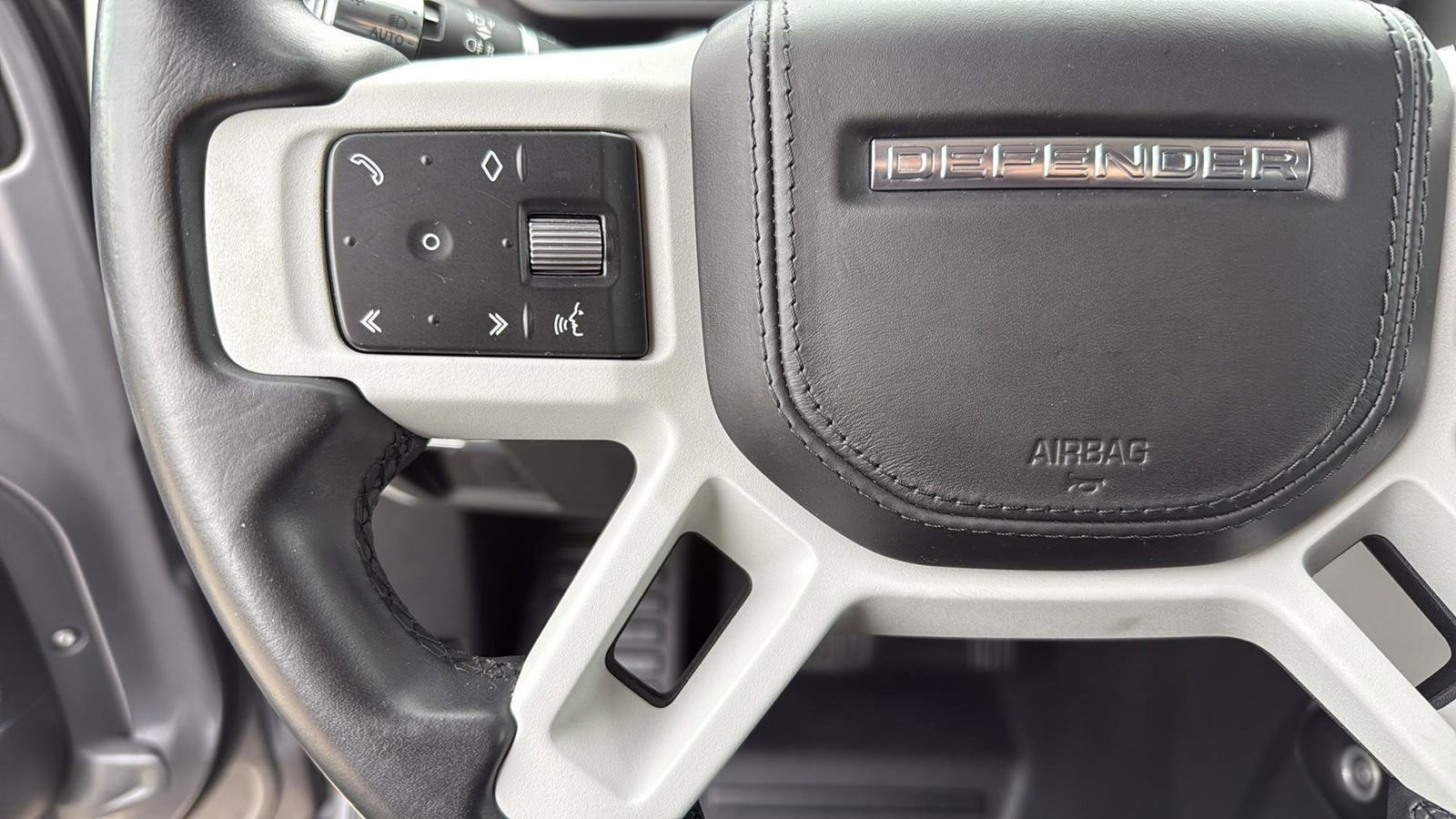 Used 2020 Land Rover Defender 110 First Edition image 16