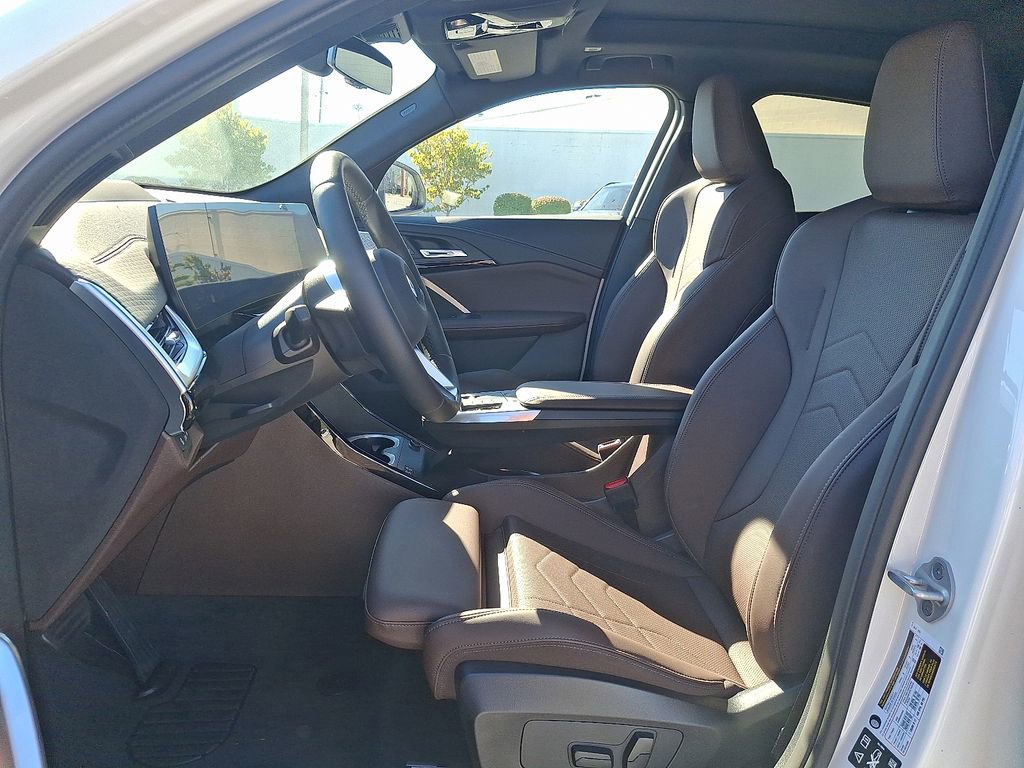 Used 2025 BMW X2 xDrive28i w/ Premium Package image 11