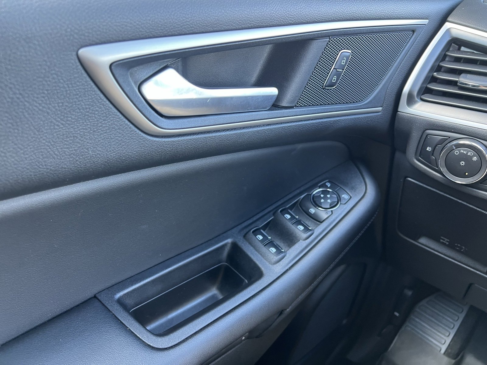 Used 2023 Ford Edge SEL w/ Convenience Package image 21