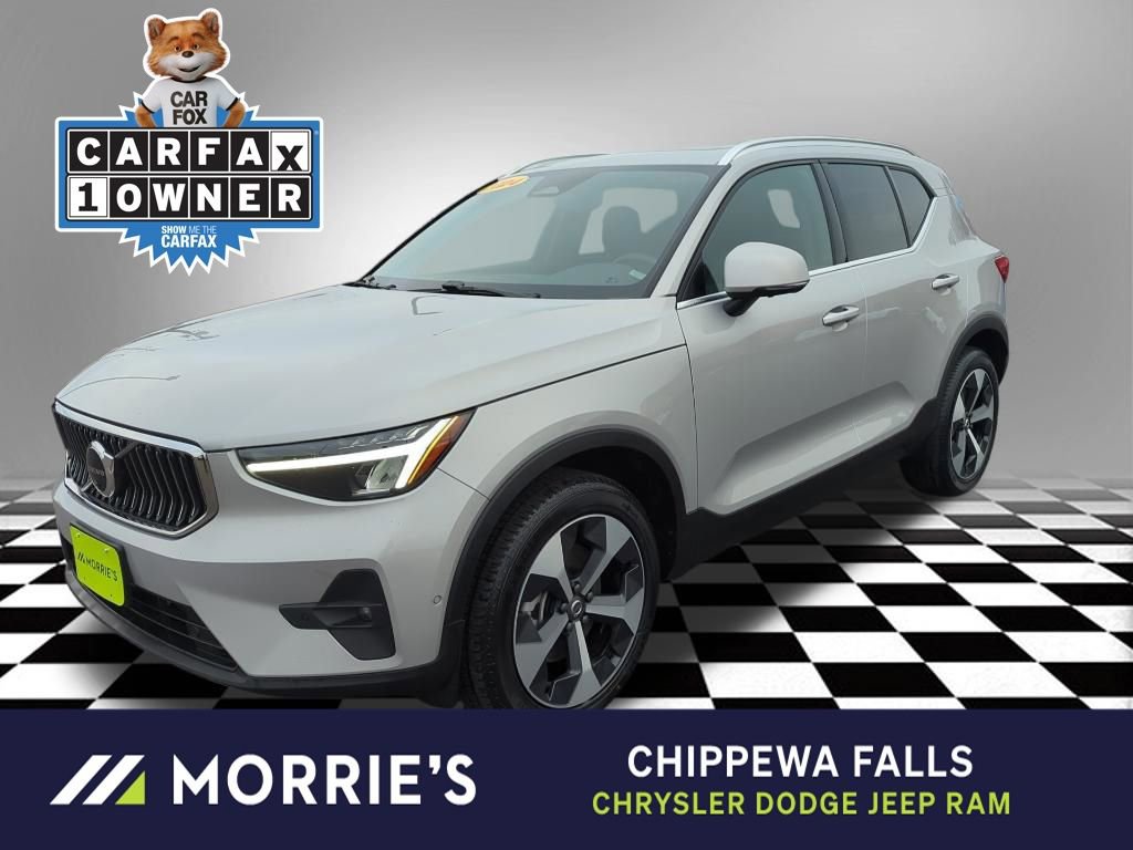 Used 2024 Volvo XC40 B5 Plus image 1