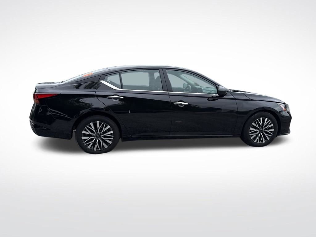 Used 2025 Nissan Altima 2.5 SV FWD image 17