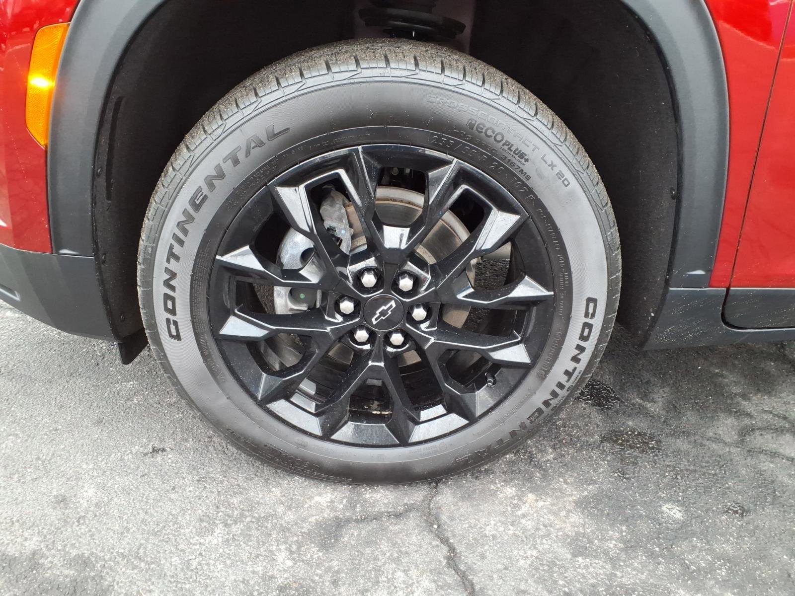 Used 2025 Chevrolet Traverse LT w/ Midnight/Sport Edition image 9