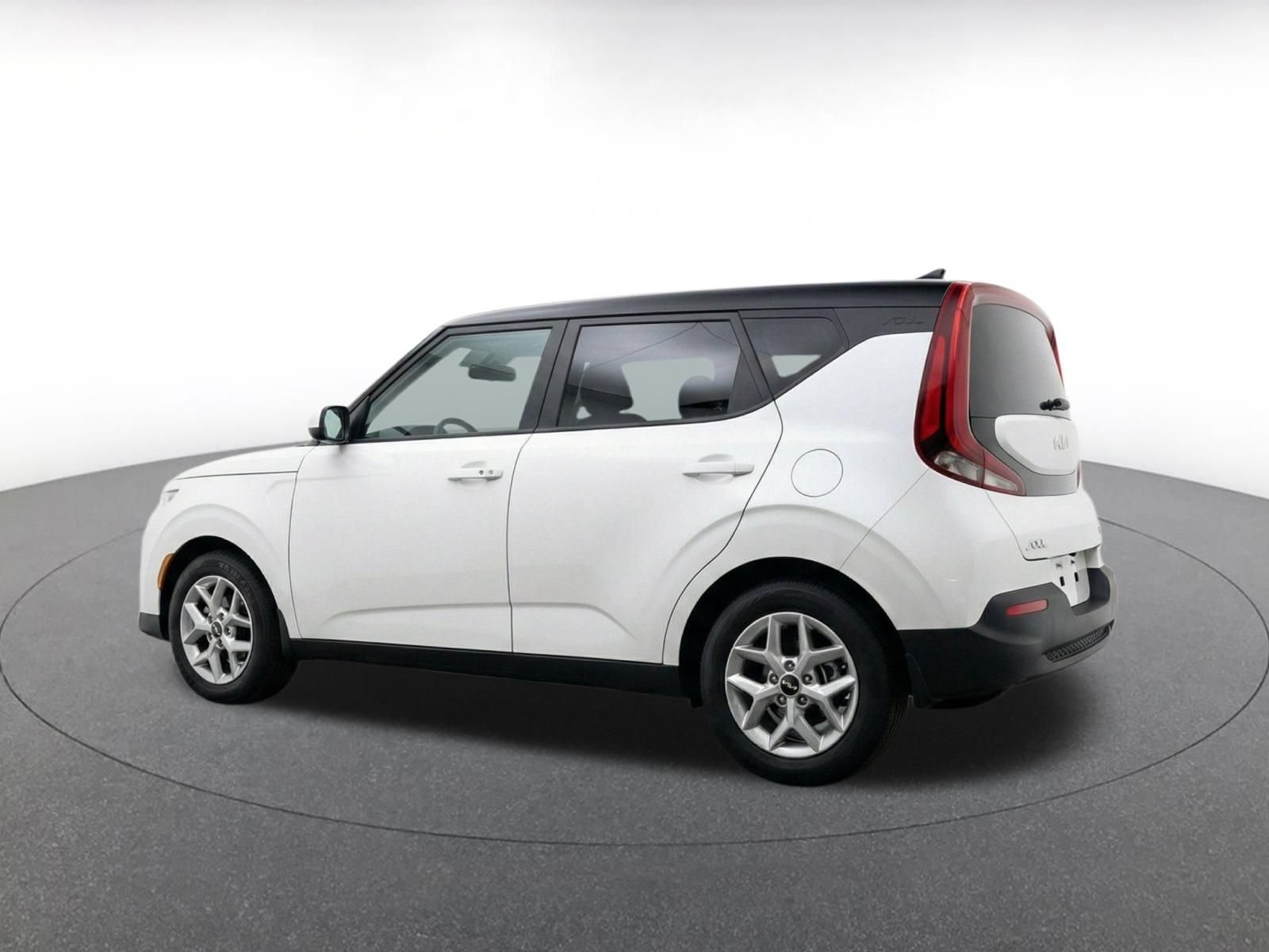 Used 2025 Kia Soul LX w/ LX Technology Package FWD image 8