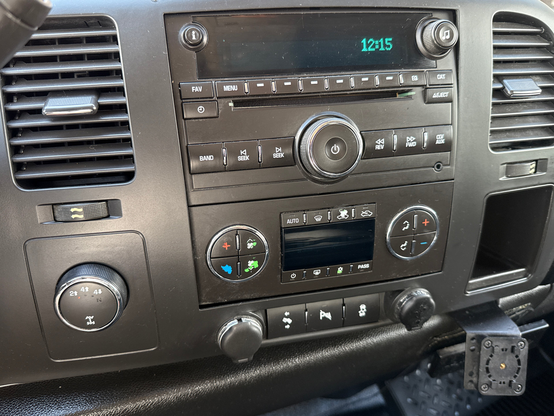 Used 2011 Chevrolet Silverado 2500 LT w/ Interior Plus Package AWD/4WD image 25
