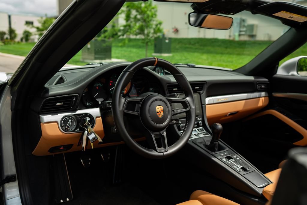 Used 2019 Porsche 911 Speedster RWD image 13
