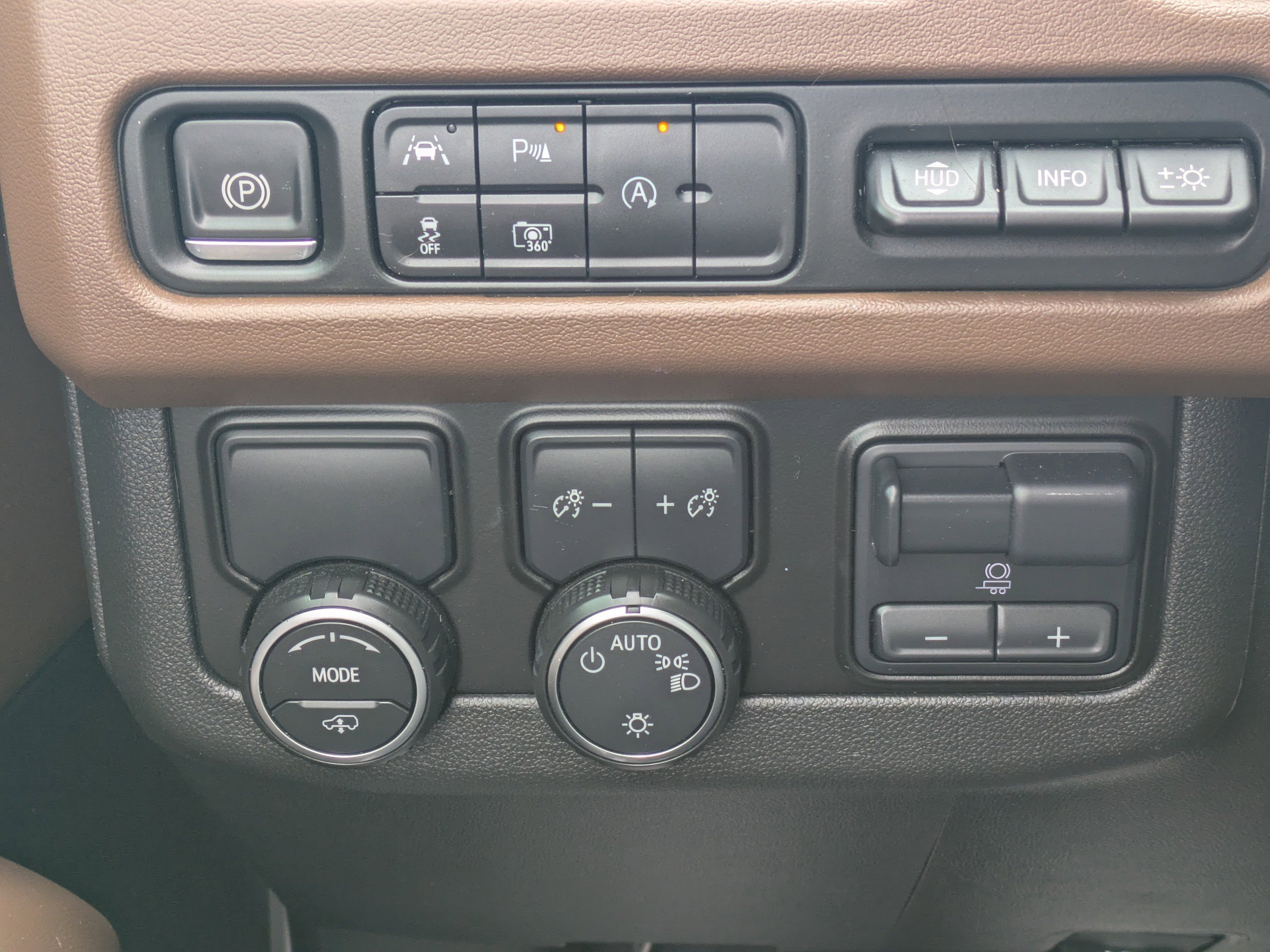 Used 2024 Chevrolet Suburban High Country image 31