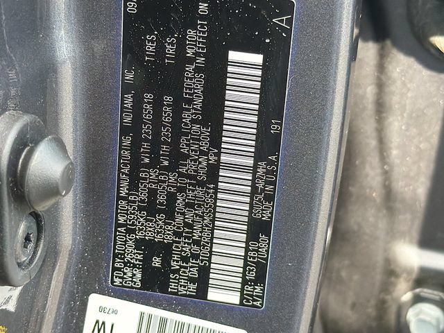 Used 2021 Toyota Highlander XLE AWD/4WD image 30
