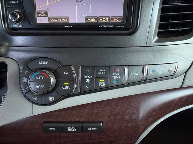 Used 2014 Toyota Sienna XLE FWD image 19
