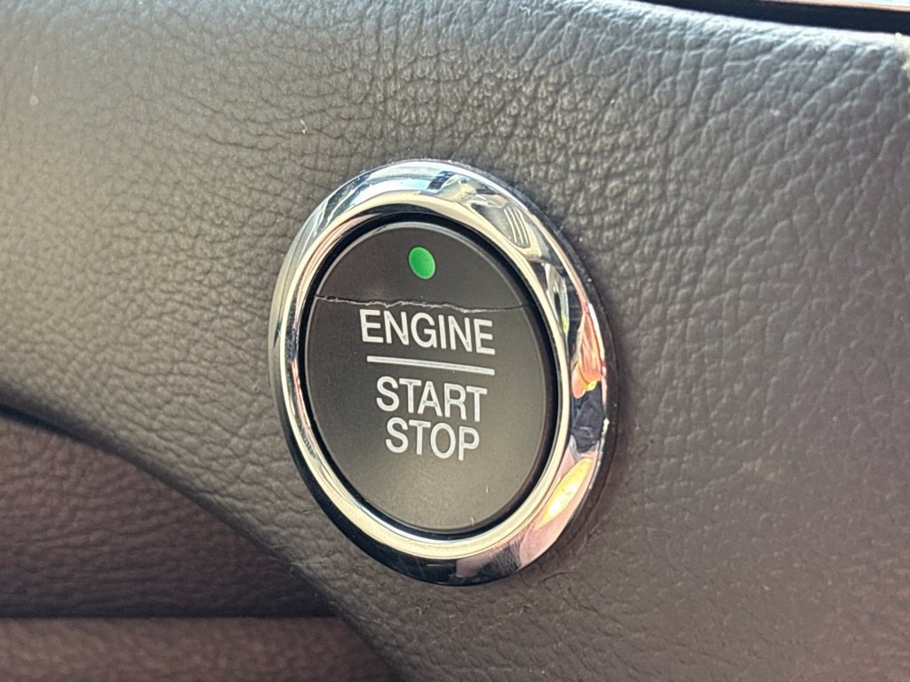 Used 2018 Ford Edge Titanium w/ Equipment Group 301A AWD/4WD image 30