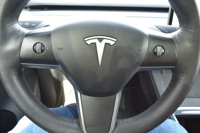 Used 2022 Tesla Model Y Long Range AWD/4WD image 19