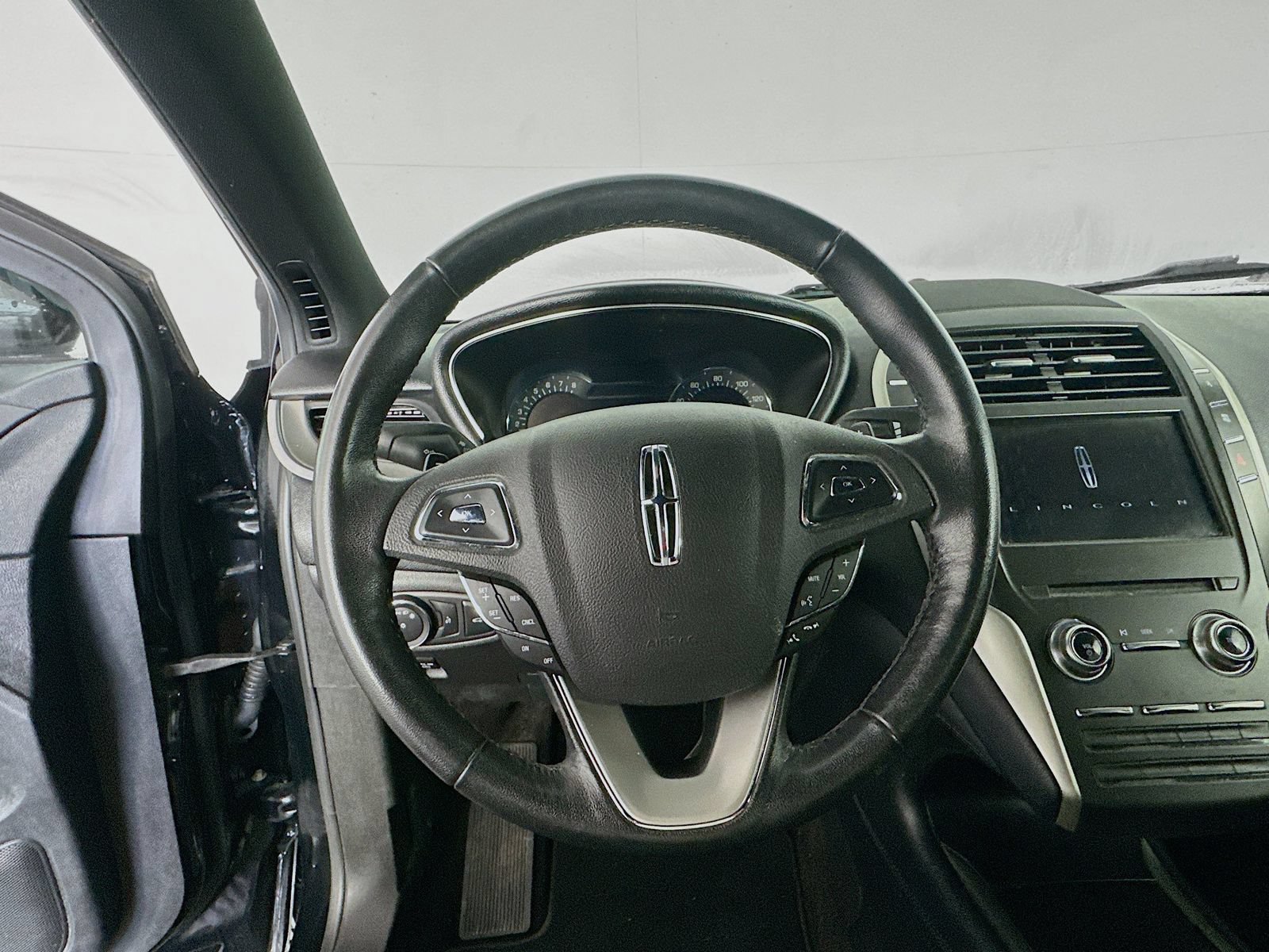Used 2018 Lincoln MKC Premiere FWD image 11