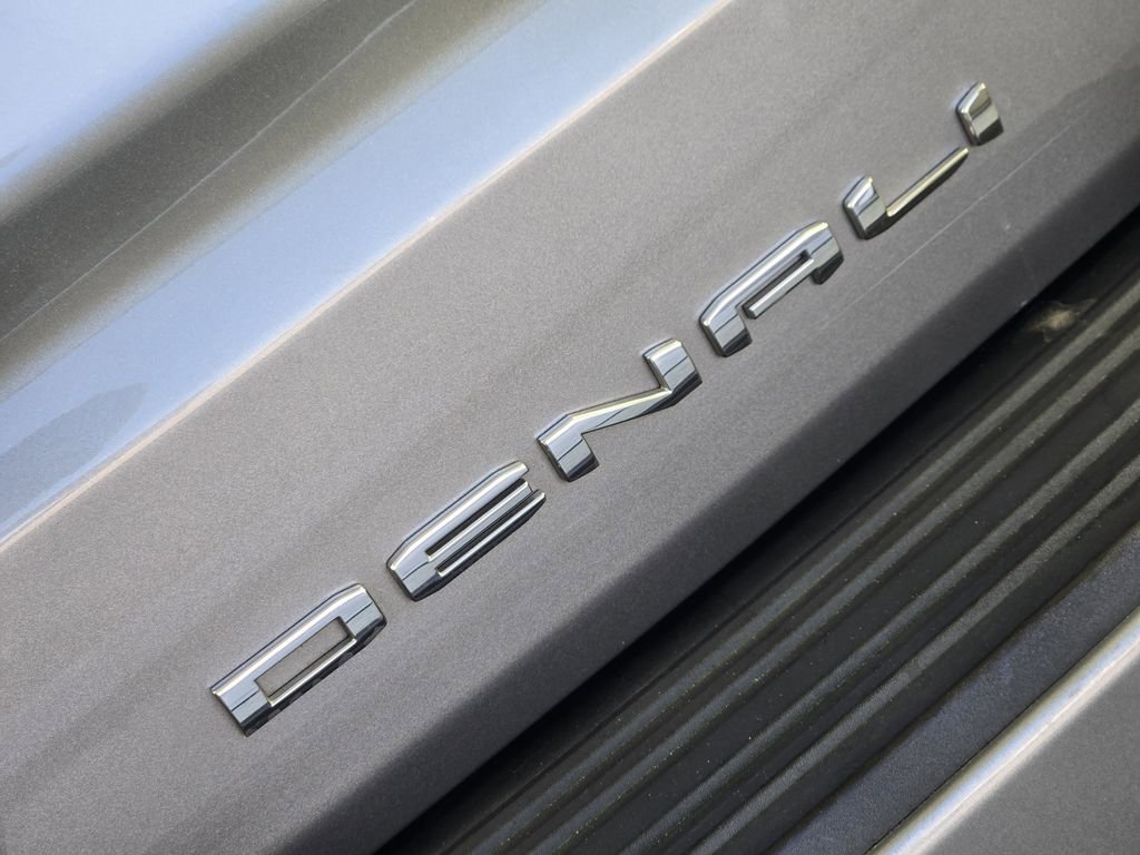 Used 2023 GMC Yukon XL Denali image 12