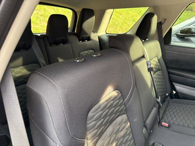 Used 2022 Nissan Pathfinder S image 31