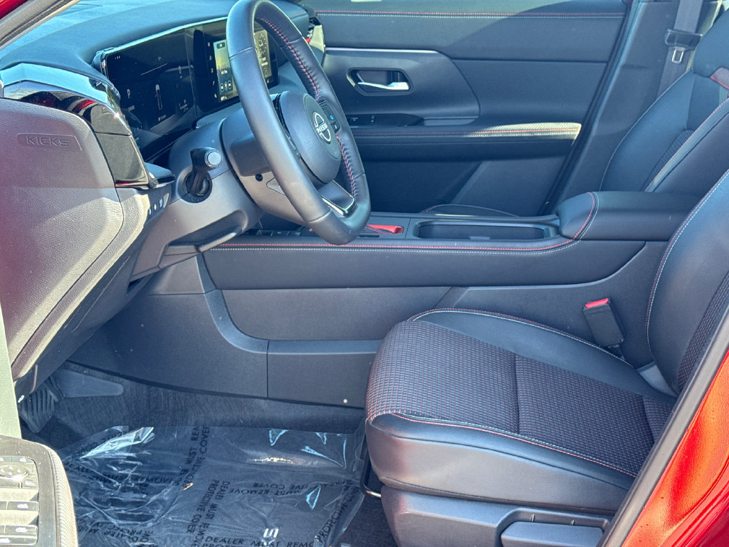 Used 2025 Nissan Kicks SR w/ SR Premium Package FWD image 9
