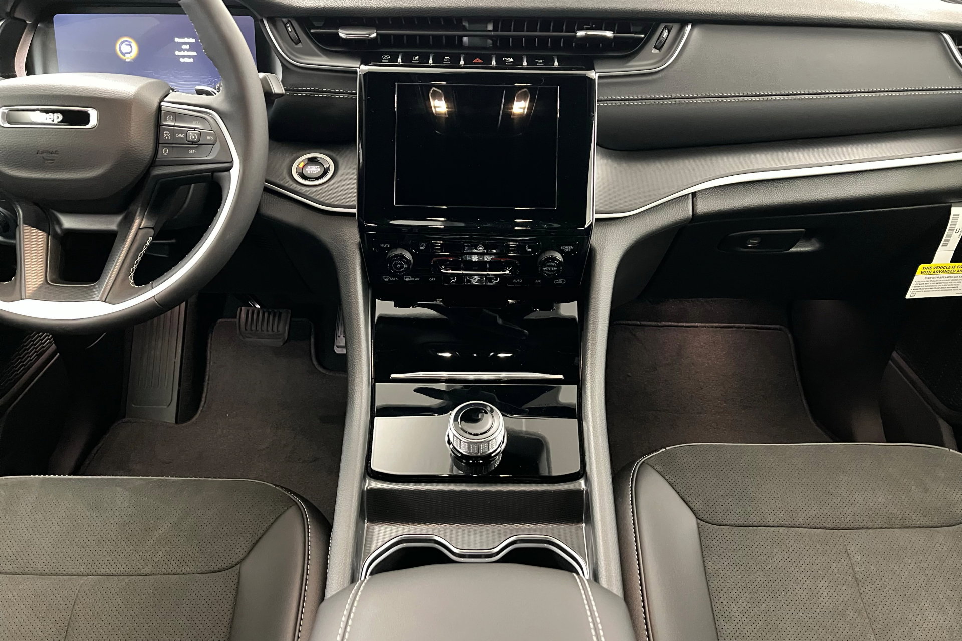 New 2025 Jeep Grand Cherokee Altitude AWD/4WD image 13