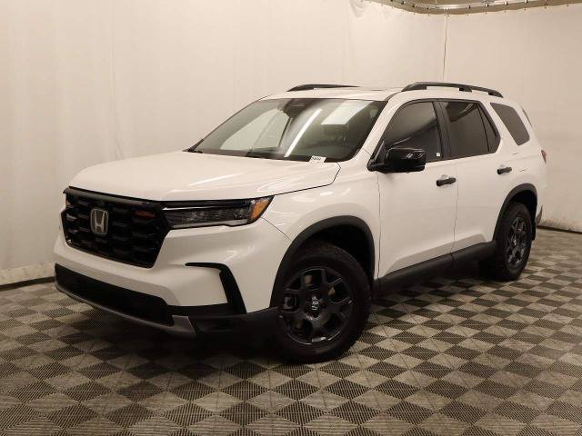 Used 2025 Honda Pilot TrailSport image 7