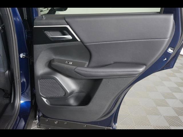 New 2025 Mitsubishi Outlander SE image 10