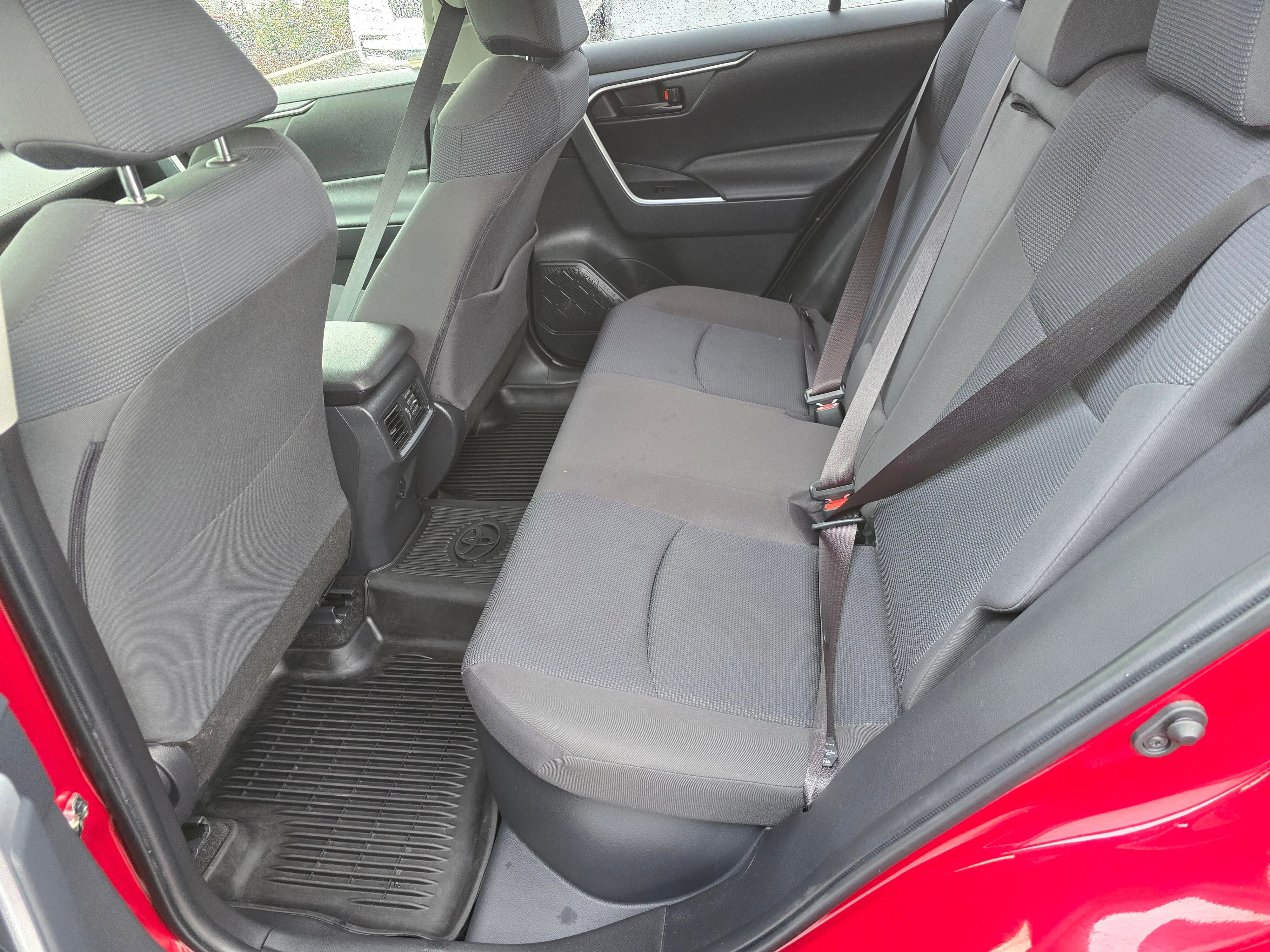 Used 2019 Toyota RAV4 LE image 27
