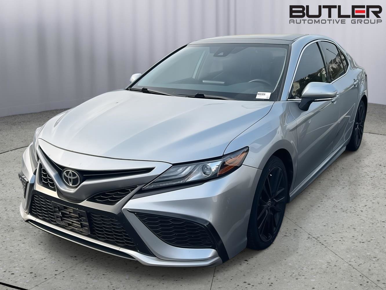 Used 2022 Toyota Camry XSE image 1