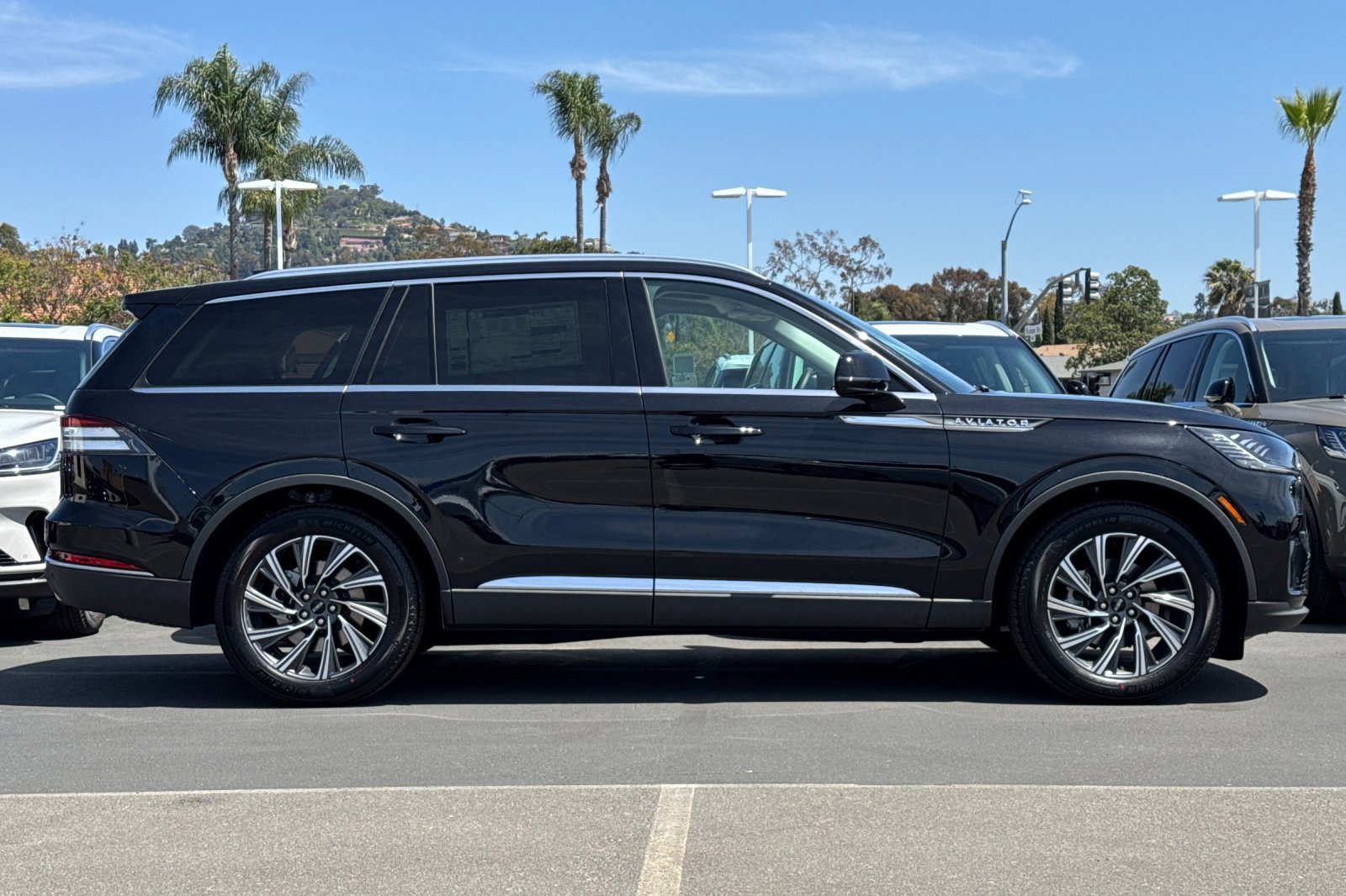 New 2025 Lincoln Aviator 2WD w/ Equipment Group 101A image 2