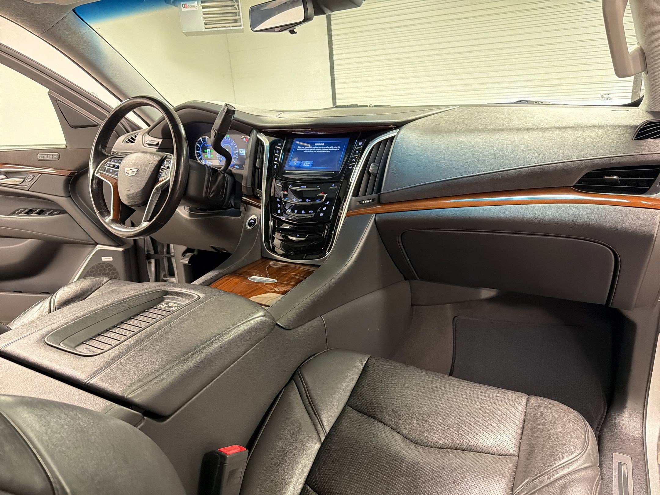 Used 2020 Cadillac Escalade ESV Luxury image 29