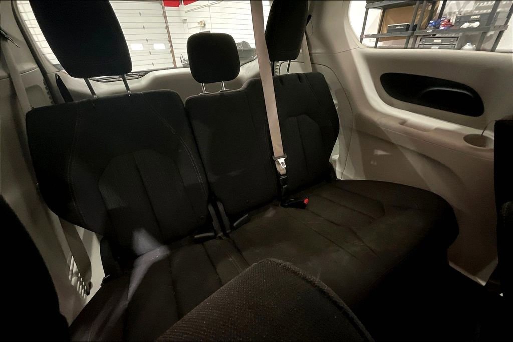 Used 2018 Chrysler Pacifica Touring Plus image 28