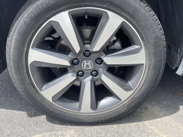 Used 2025 Honda Pilot Touring image 9