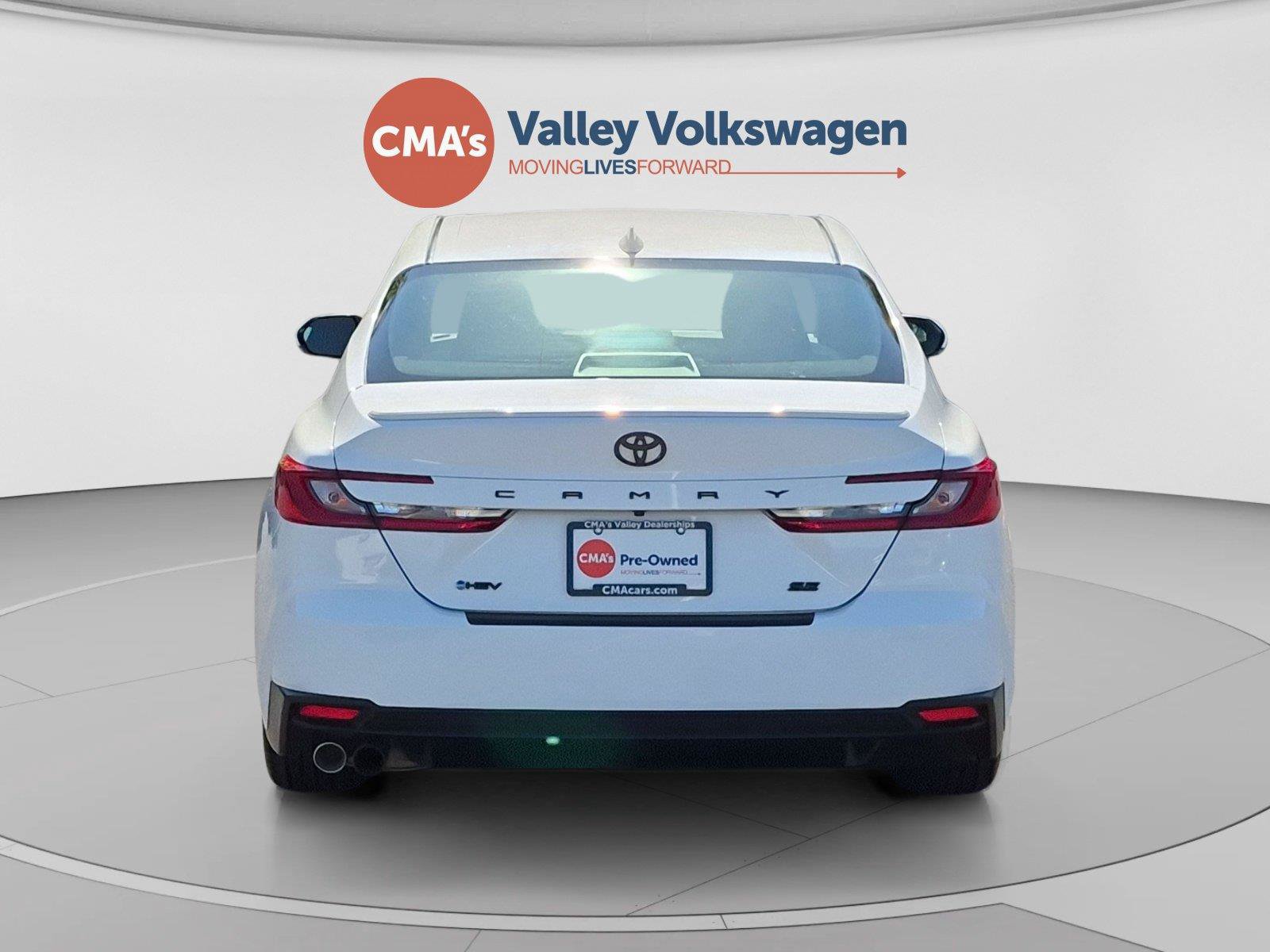 Used 2025 Toyota Camry SE FWD image 4
