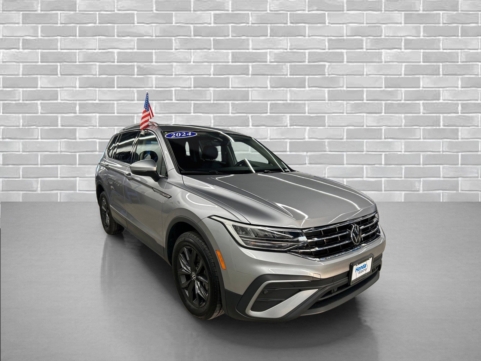 Used 2024 Volkswagen Tiguan SE image 6