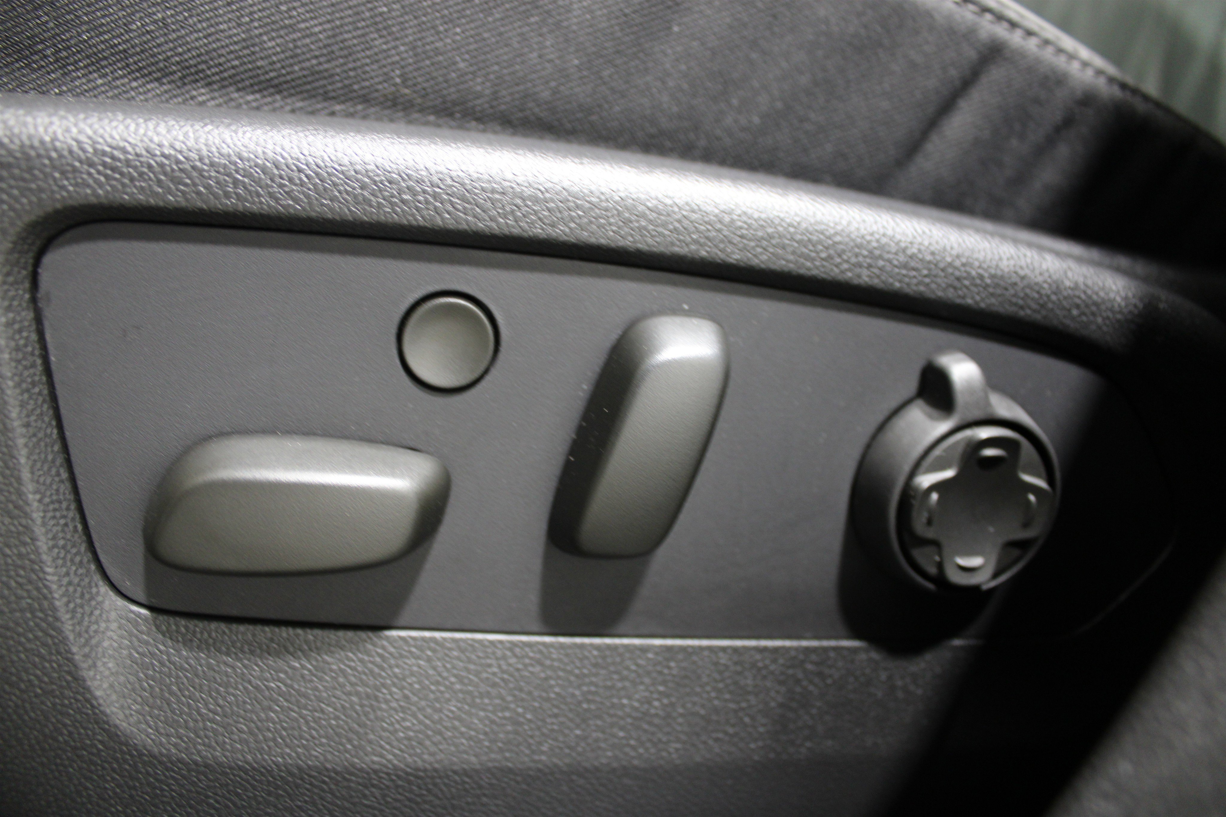 Used 2021 Buick Envision Avenir w/ Technology Package II image 4